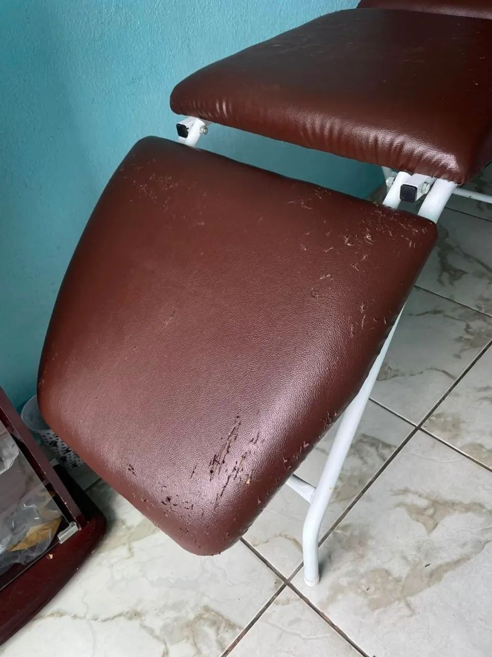 Maca de tatuagem e mesa de procedimentos estético  - Foto 2