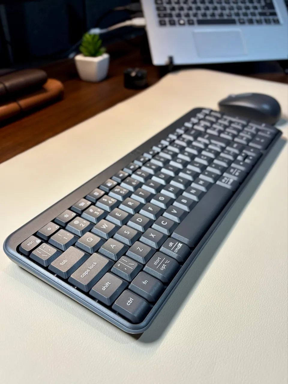Kit Teclado e Mouse Sem Fio Logitech MK250 [NOVO] - Foto 2