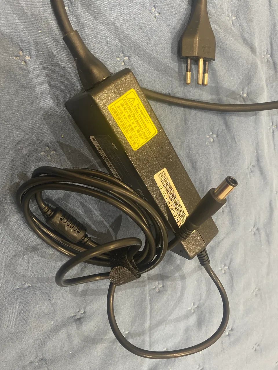 fonte de alimentação para notebook da marca Sharktech, modelo AC ADAPTER-90W - Foto 3