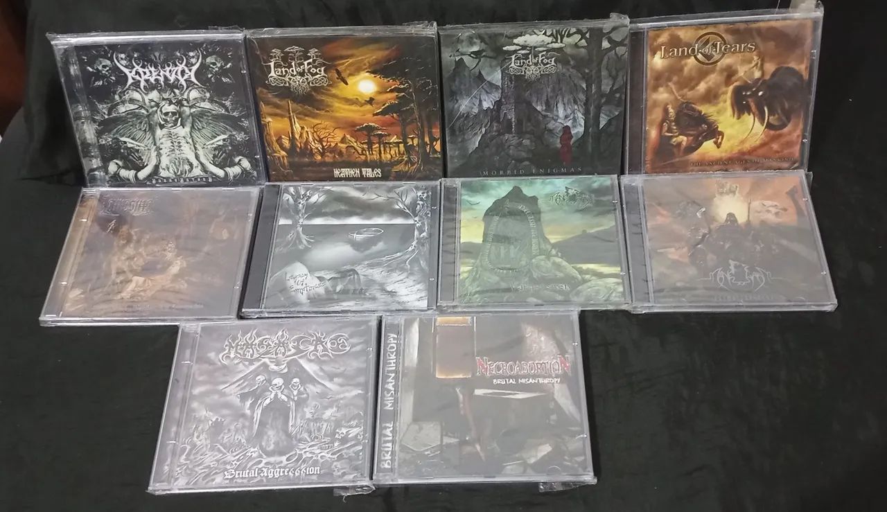 CDs de Black e Death Metal seminovos.