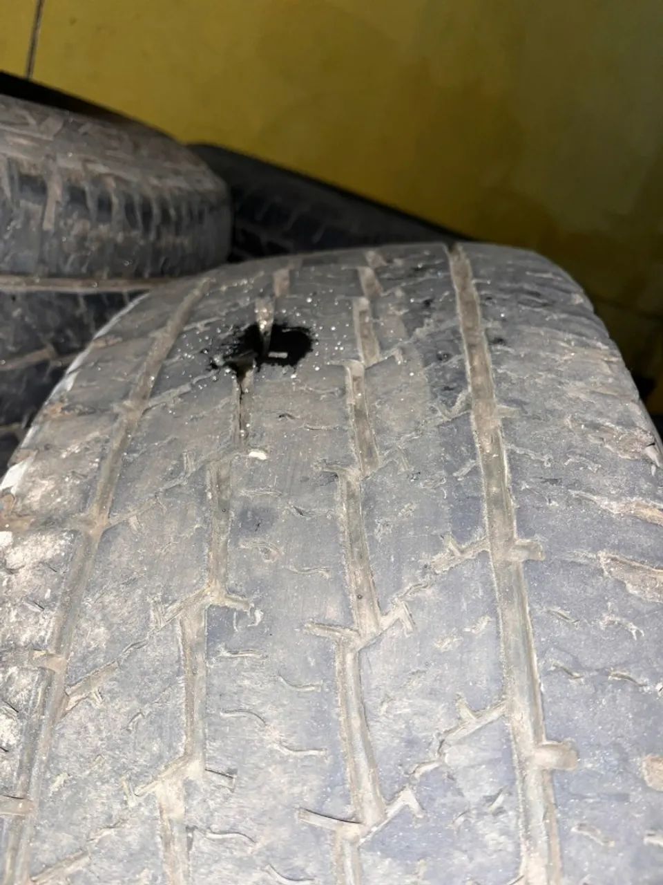 PNEU LT275/70R18 RAM 2500 - Foto 5