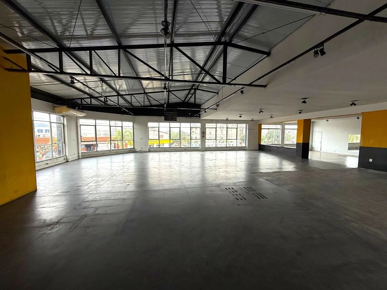 Subre loja Comercial com Aproximadamente 450 m²  Restinga - Foto 3