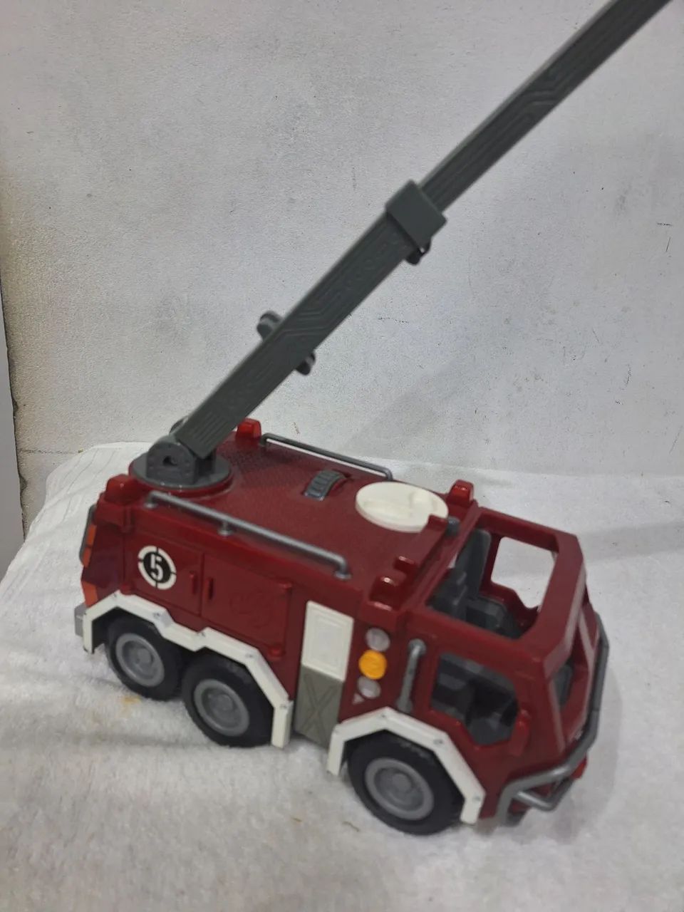Caminhão de bombeiro imaginext com luz carrinho  - Foto 4