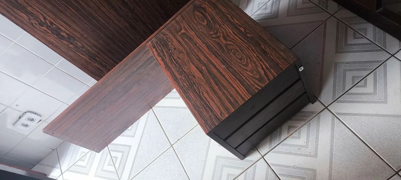 Mesa de escritório com pés de ferro - Foto 4