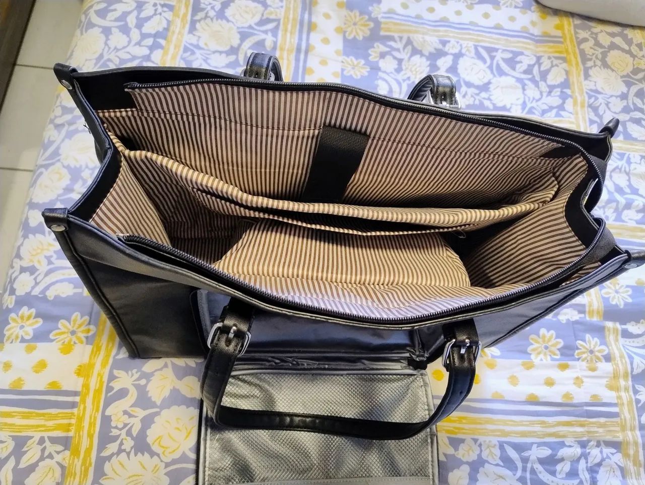 Bolsa Feminina Para Notebook Com Compartimento Térmico - Foto 5
