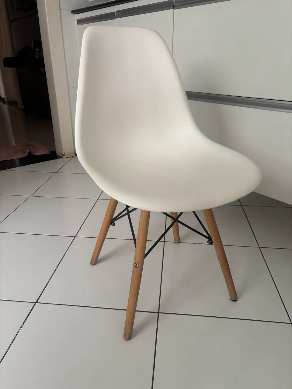 Vendo mesa 1,10m de diâmetro com 3 cadeiras - Foto 2