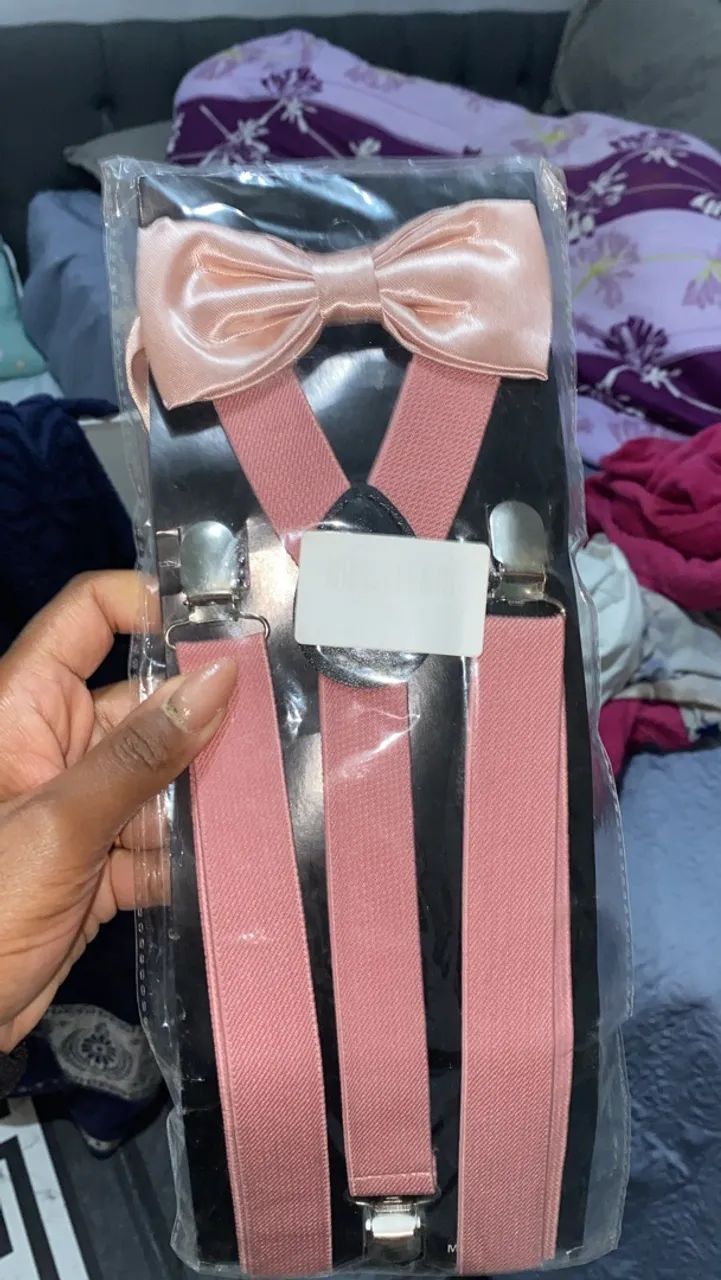 Suspensório ajustável rosé com gravata borboleta  - Foto 3