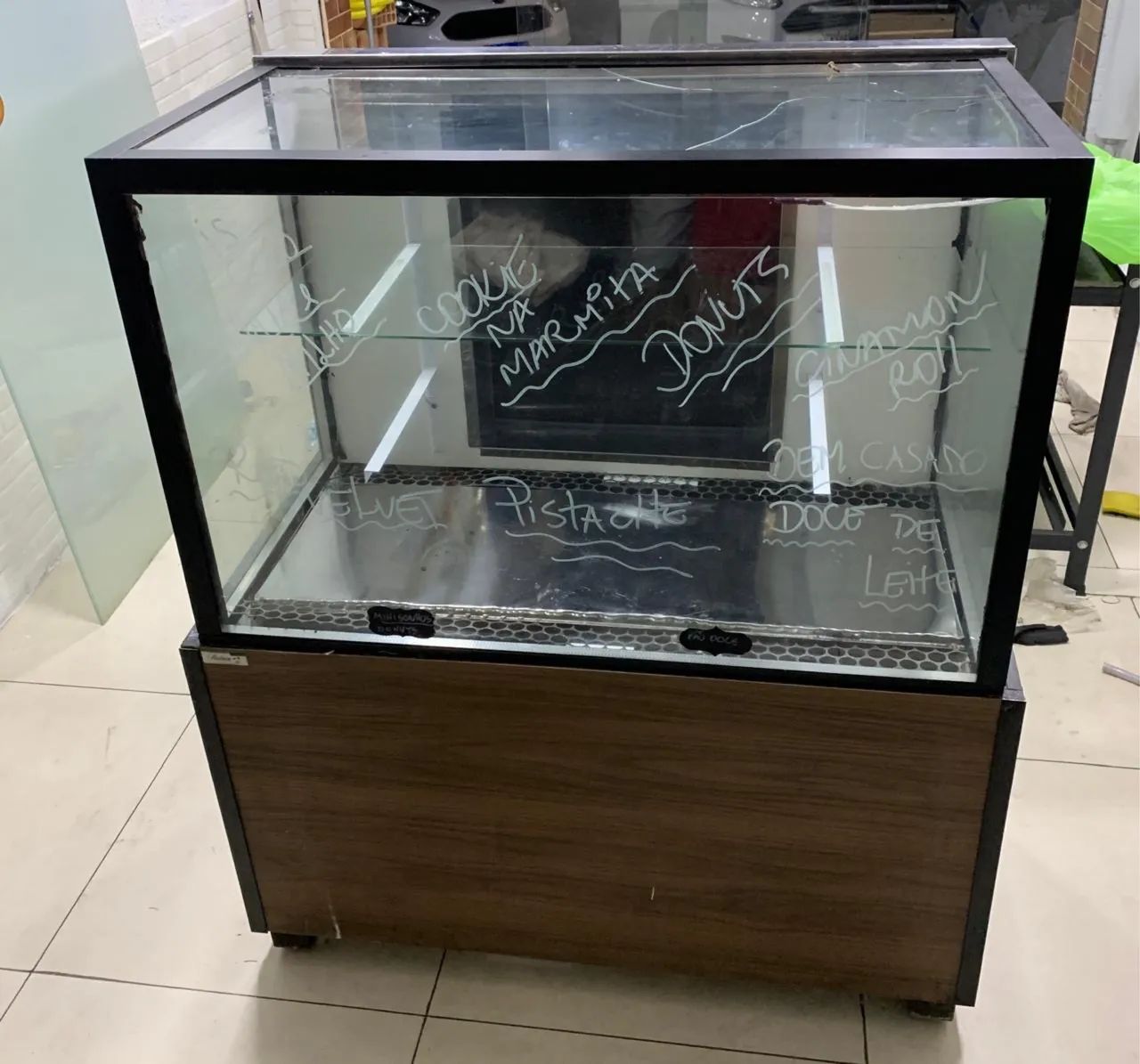 Vitrine expositora refrigerada 