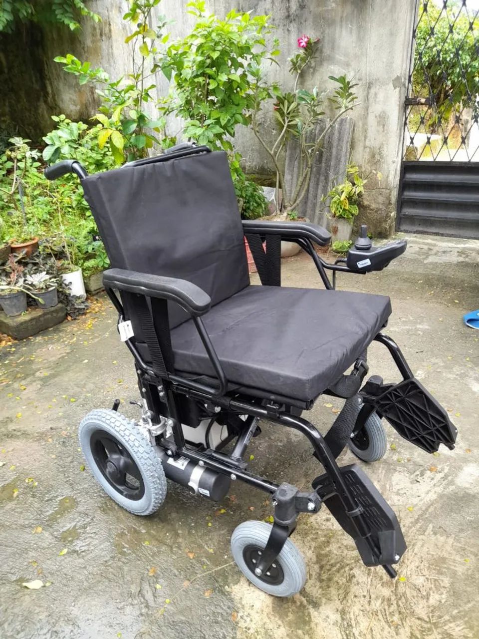 Cadeira de rodas motorizada  - Foto 4