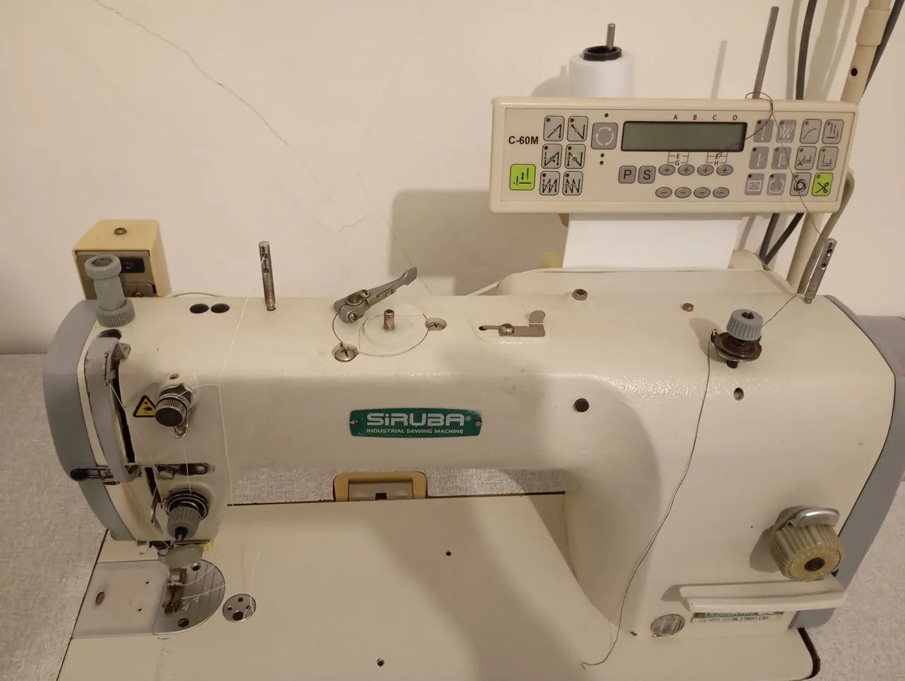 Vendo máquina de costura industrial - Foto 2