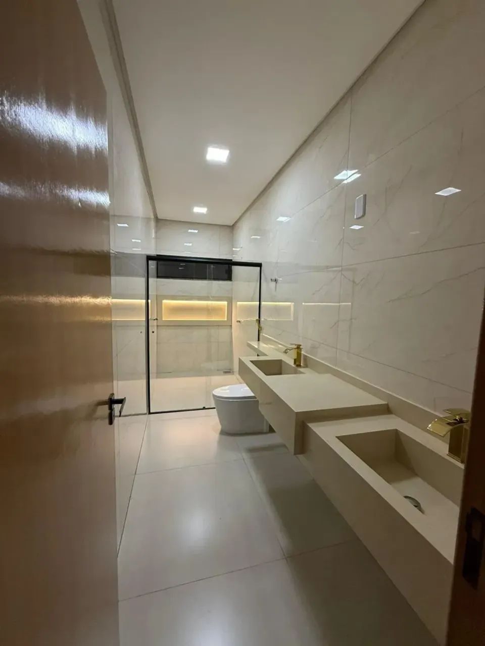 Vendo casa com 3 quartos sendo 2 suítes piscina e churrasqueira Nerópolis - Foto 3