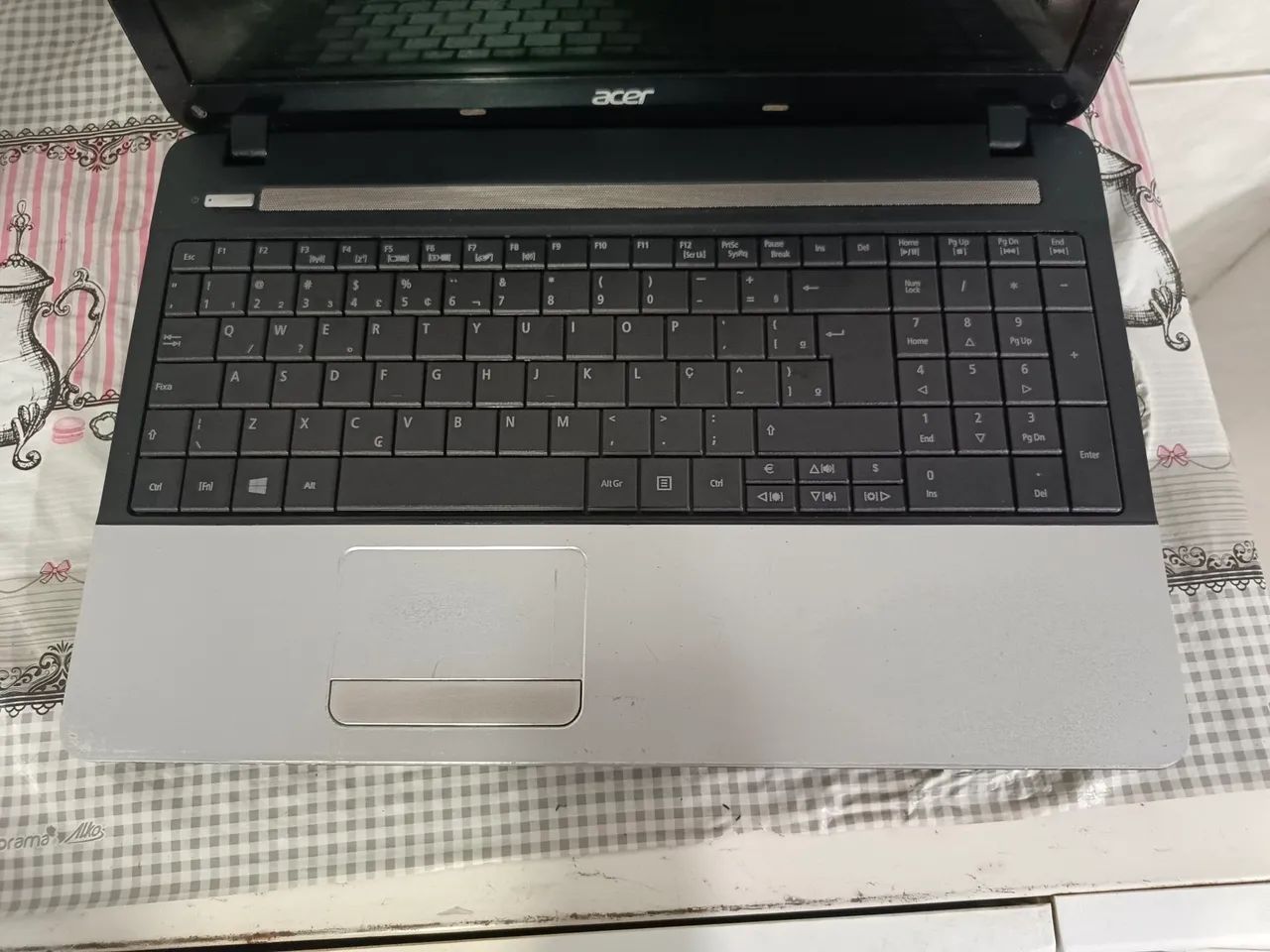 Notebook Acer com 4gb memória, teclado novo, carregador. - Foto 3