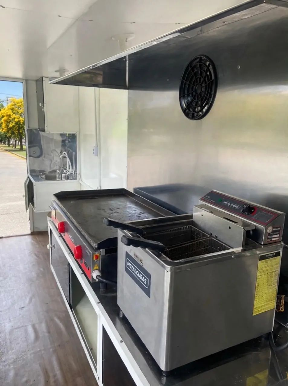 Trailer Food Truck Completo, Equipado e Documentado 5m x 1,90m - Foto 3