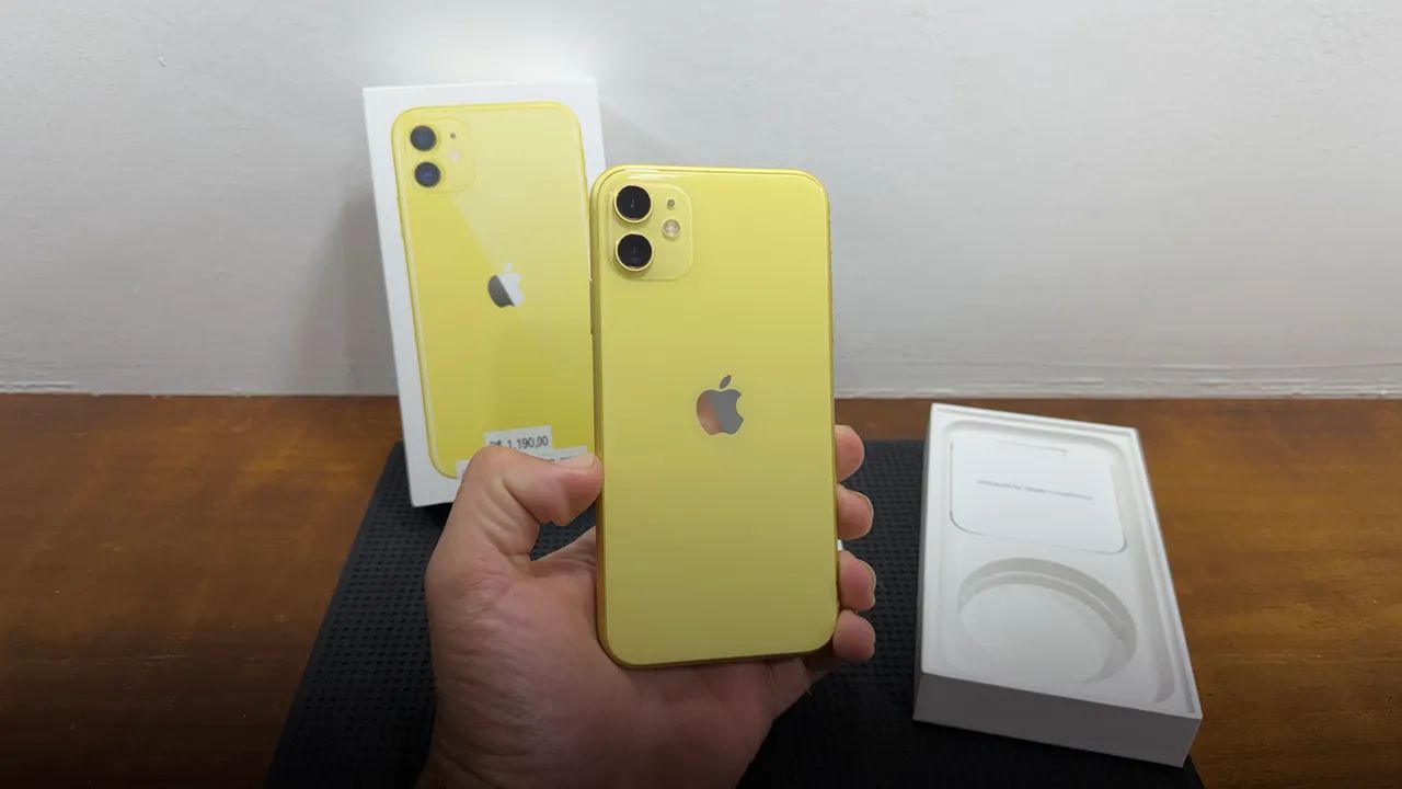 iPhone 11 64GB amarelo - semi novo - Celulares e Smartphones