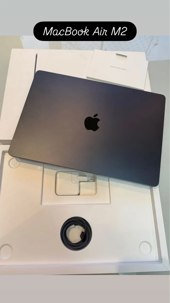 MacBook Air M2 15 Polegadas - 8GB RAM - 256GB SSD - Cinza Espacial