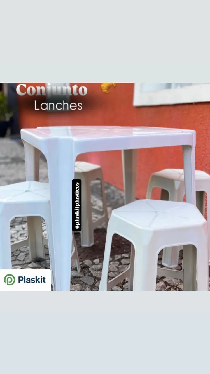 Conjunto- Mesa com 4 bancos