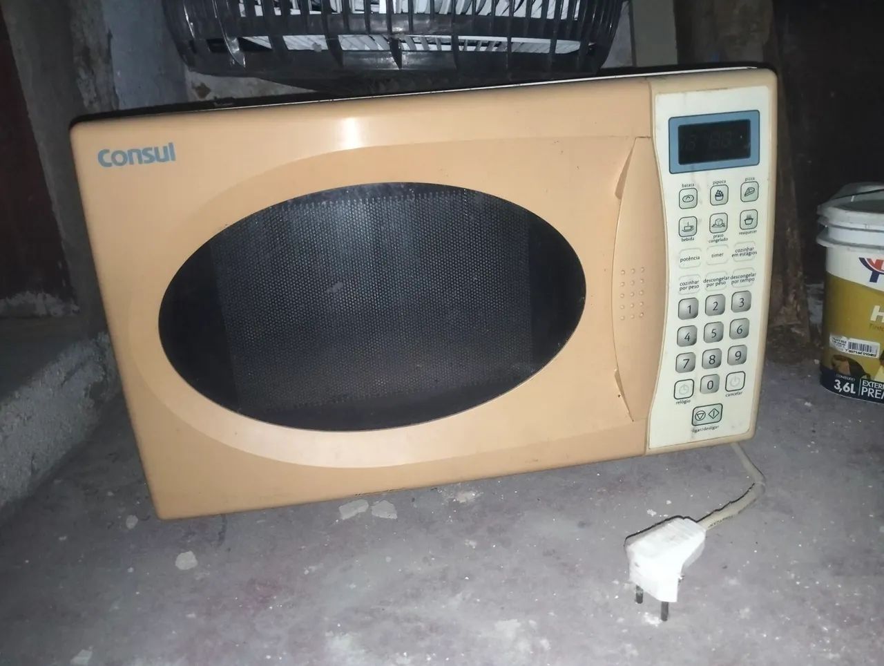 Vendo microondas com defeito