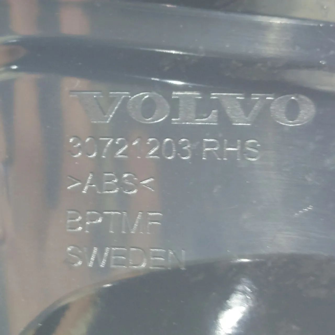 Forro Lateral Porta Malas Volvo Xc60 T5 2009 A 2017 Direito