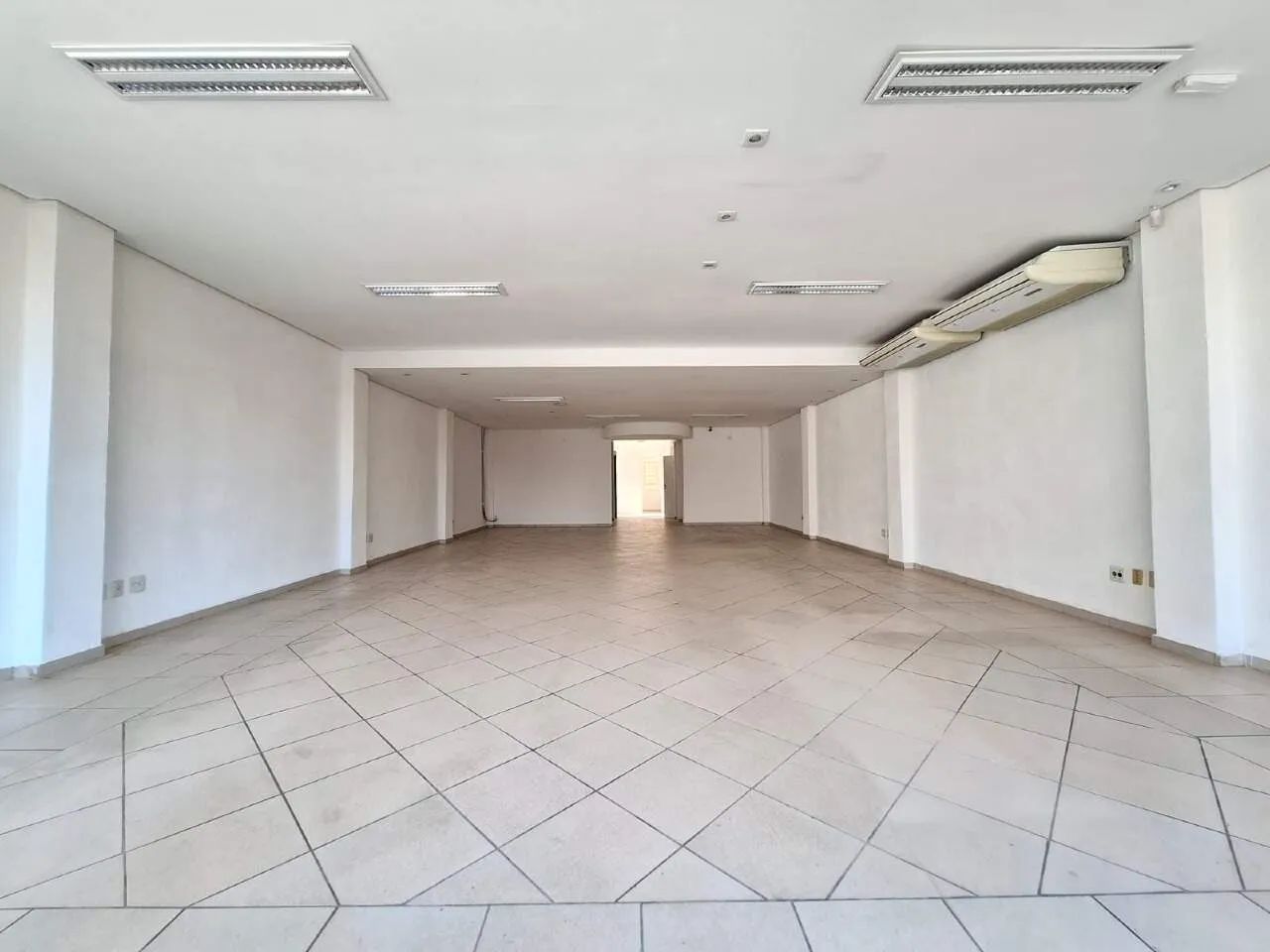 Loja/Sala Comercial para Aluguel em Limeira (Centro) | 218,02 m²