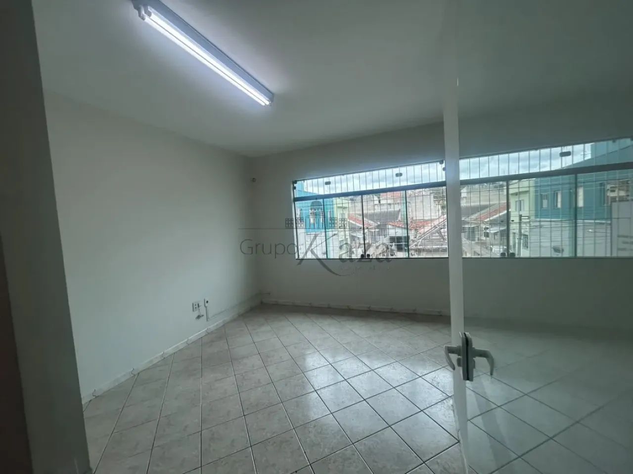 Sala Comercial - Sobreloja - Centro - Jacareí - 120m².