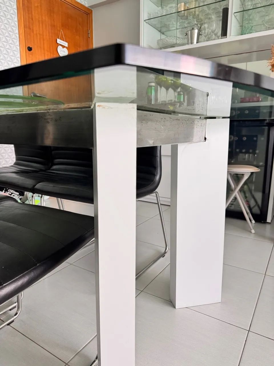 MESA DE VIDRO com 6 CADEIRAS  - Foto 4