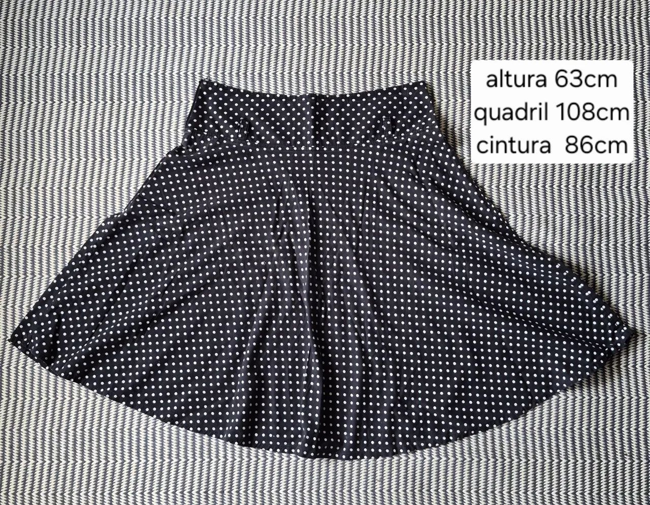 Saia godê em Poá, preto e branco