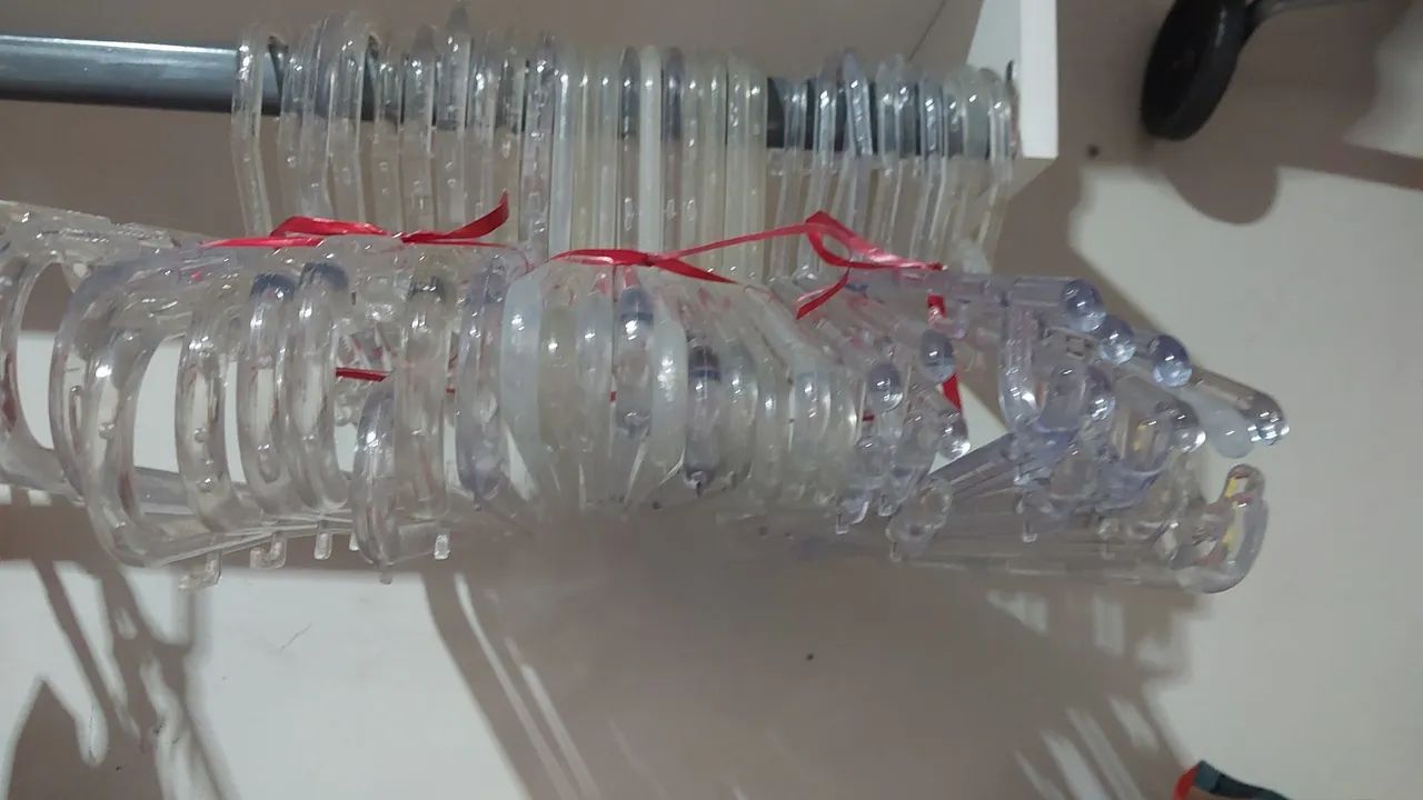 Cabides em acrílico 