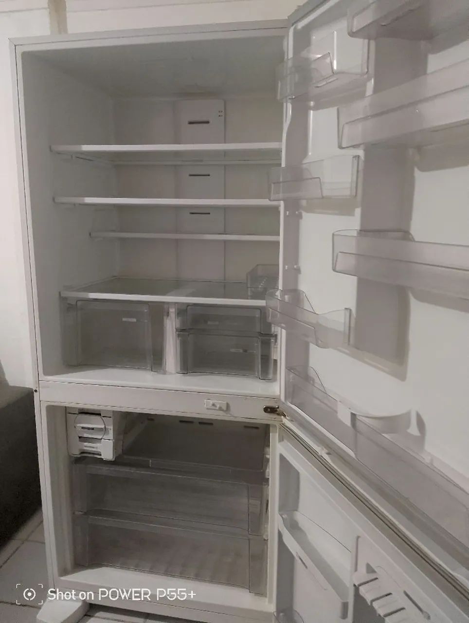 Vendo geladeira semi nova 