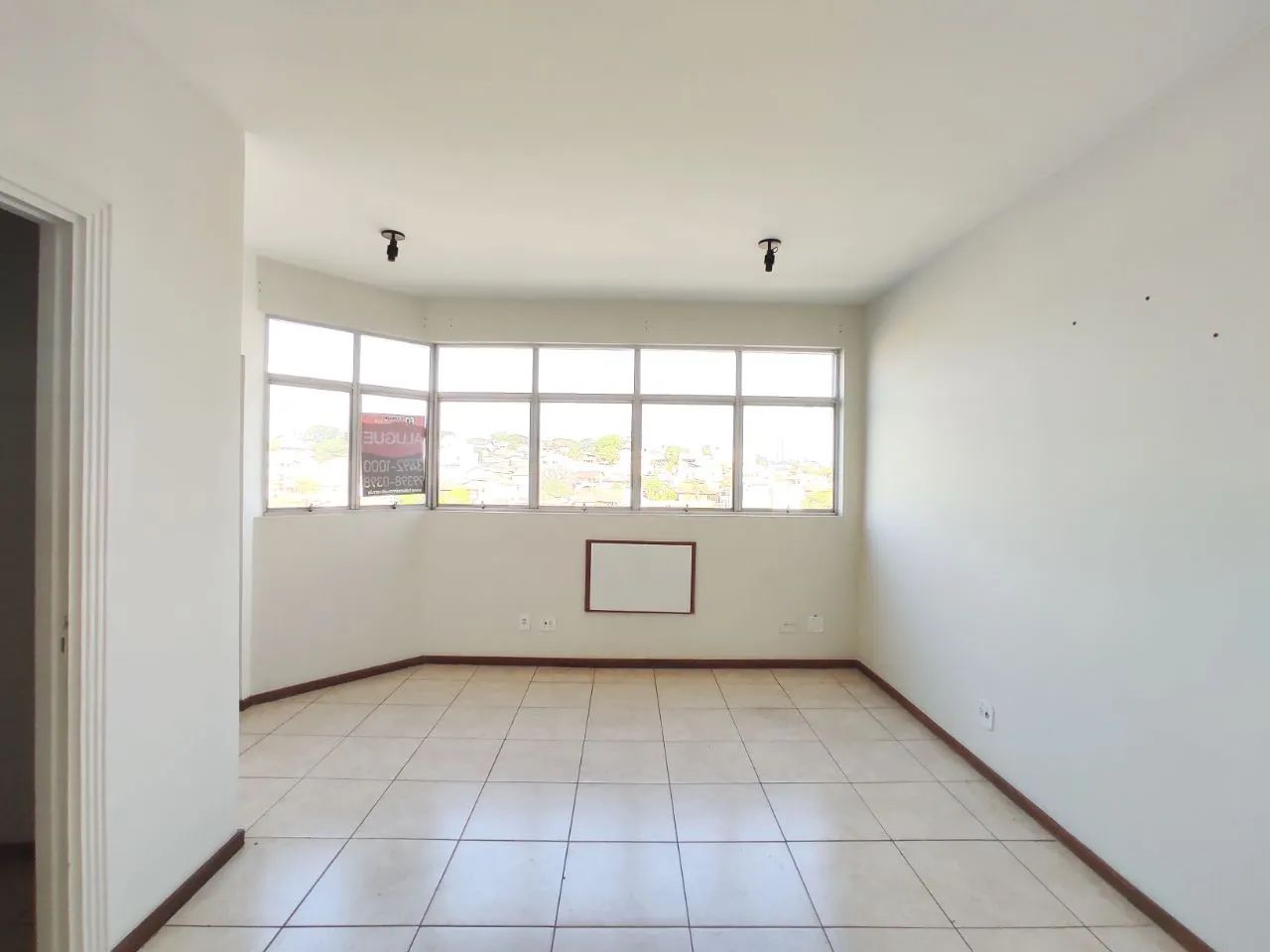 Sala comercial no Planalto para alugar