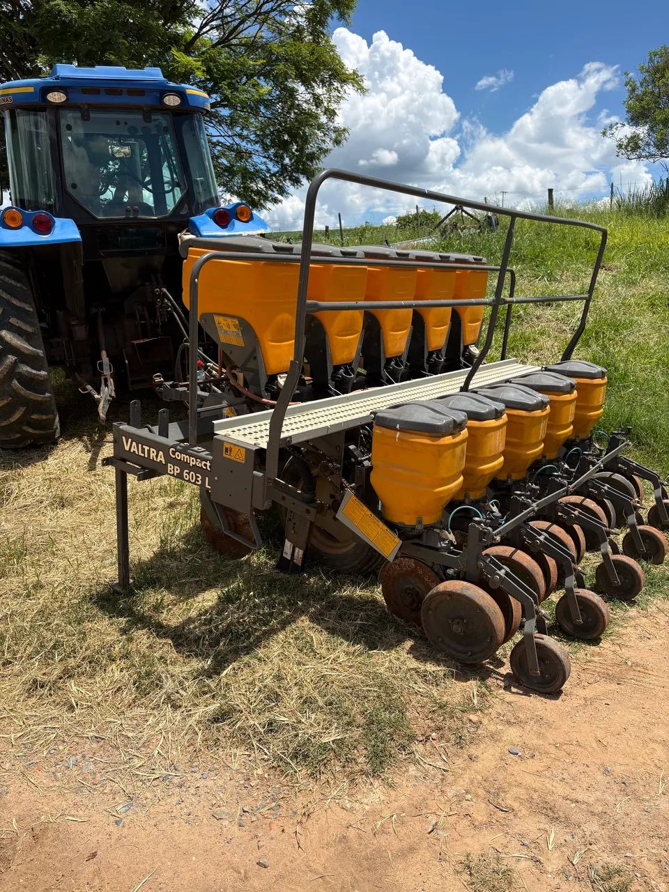 Plantadeira valtra 5 linhas 