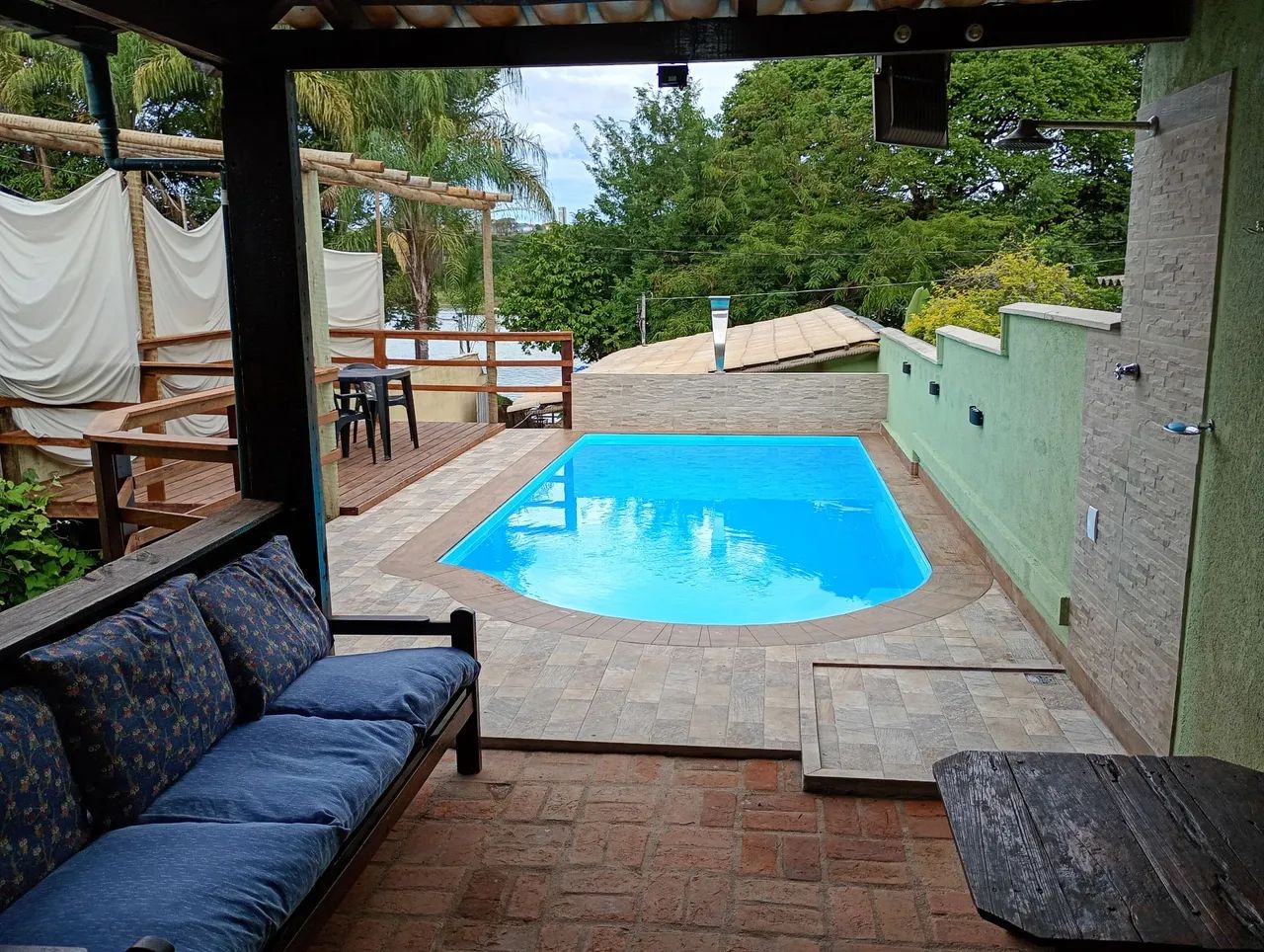 Rancho em Três Marias do Camargo e kitnete.