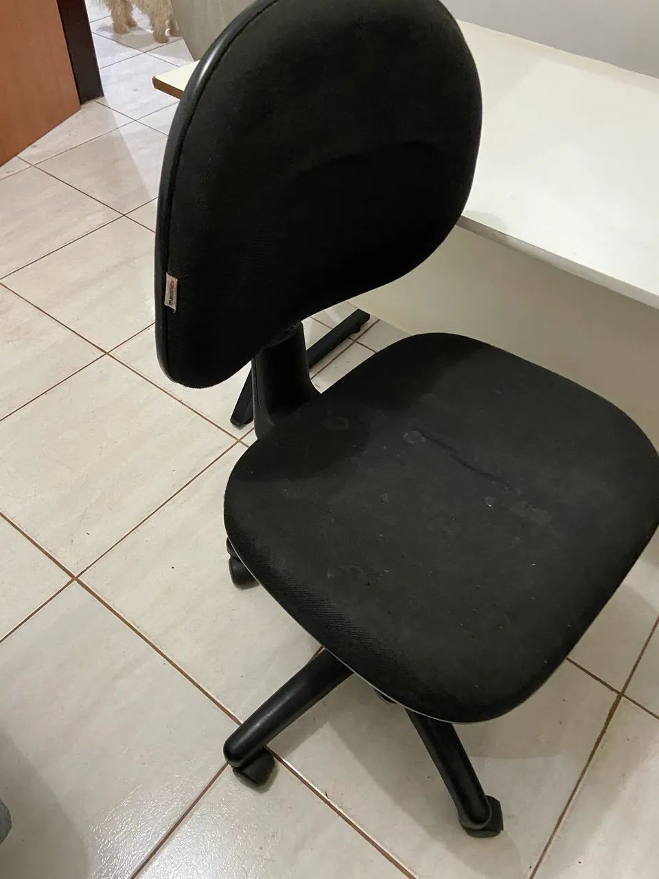 Vendo escrivaninha com cadeira  - Foto 3