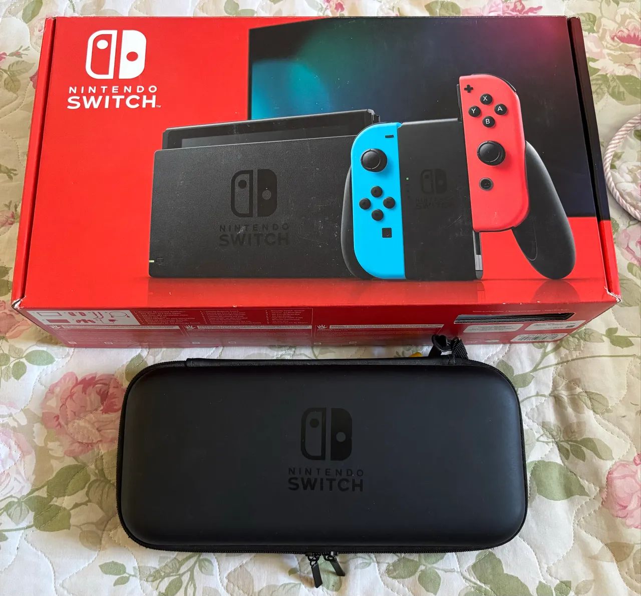 Console Nintendo Switch modelo V2 pouco usado com 32gb, possui caixa e etc 