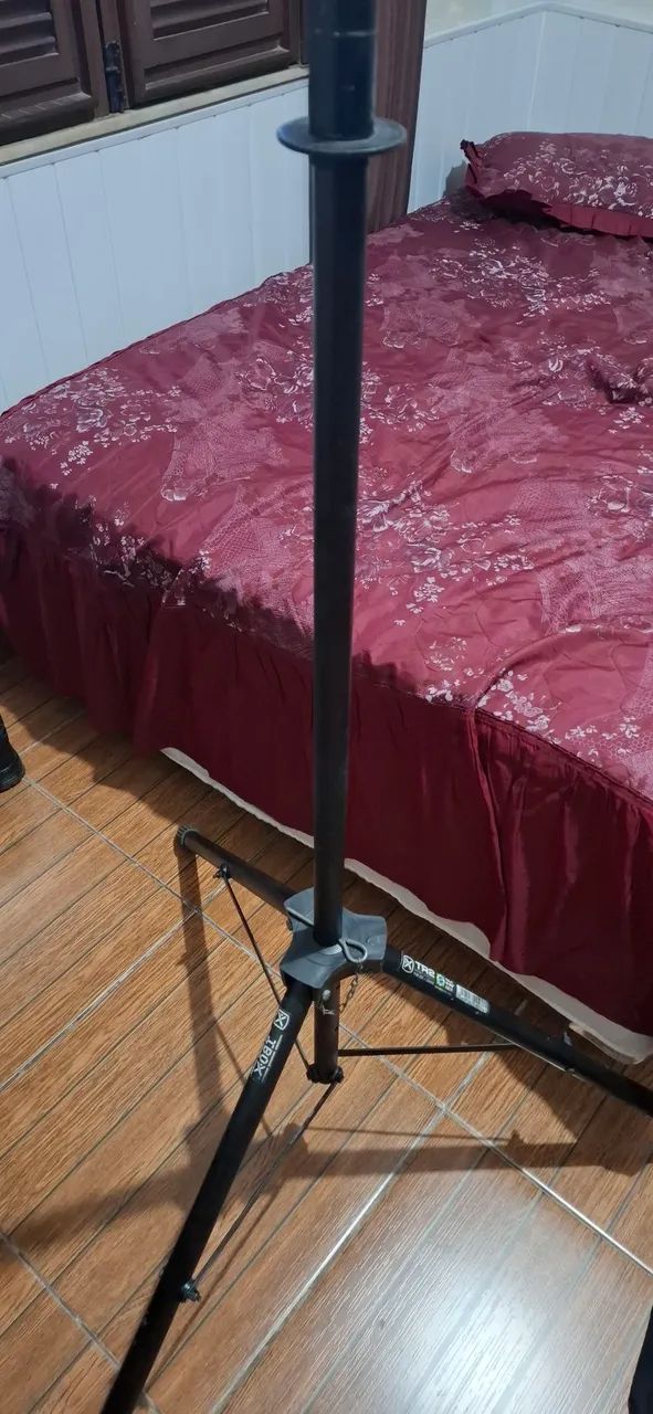 Vendo tripé e suporte prolongador p/ caixa de som