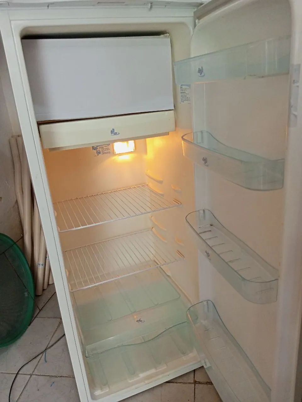 Refrigerador Eletrolux, Gelando Perfeitamente  - Foto 4