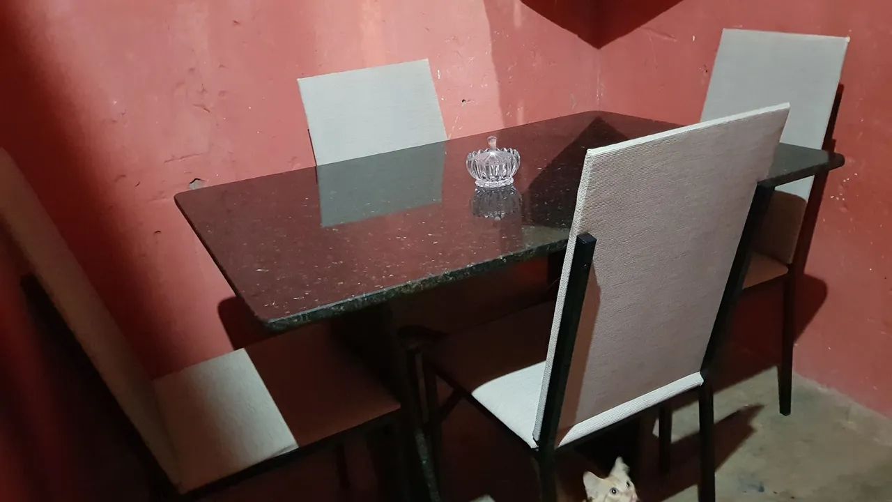 Vendo mesa de mármore para vender logo!!tem conversa