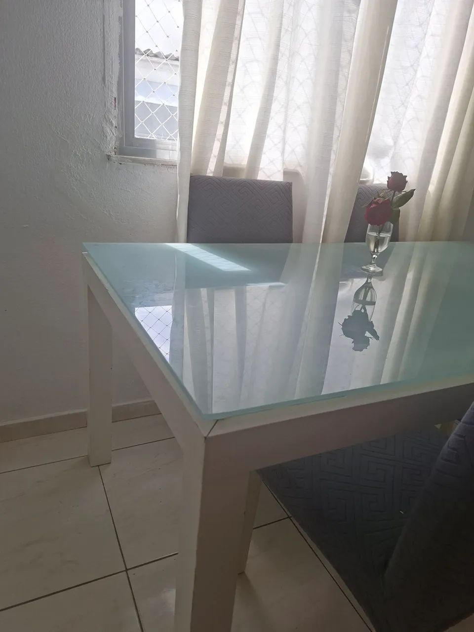 Mesa com 4 cadeiras  - Foto 2