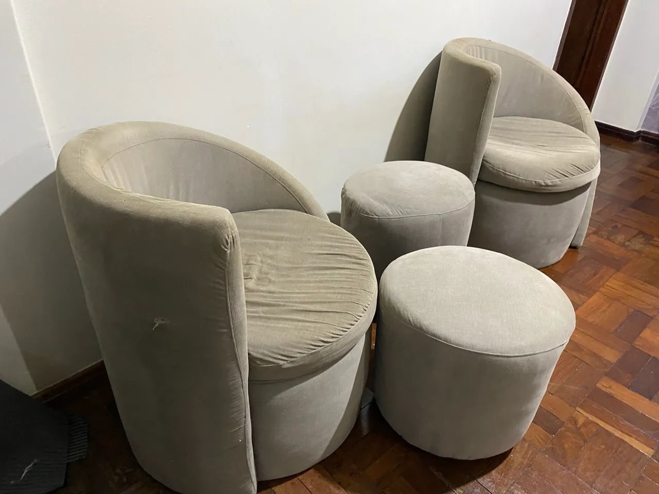 Conjunto Poltronas + Puffs Estilo Boutique  - Foto 2