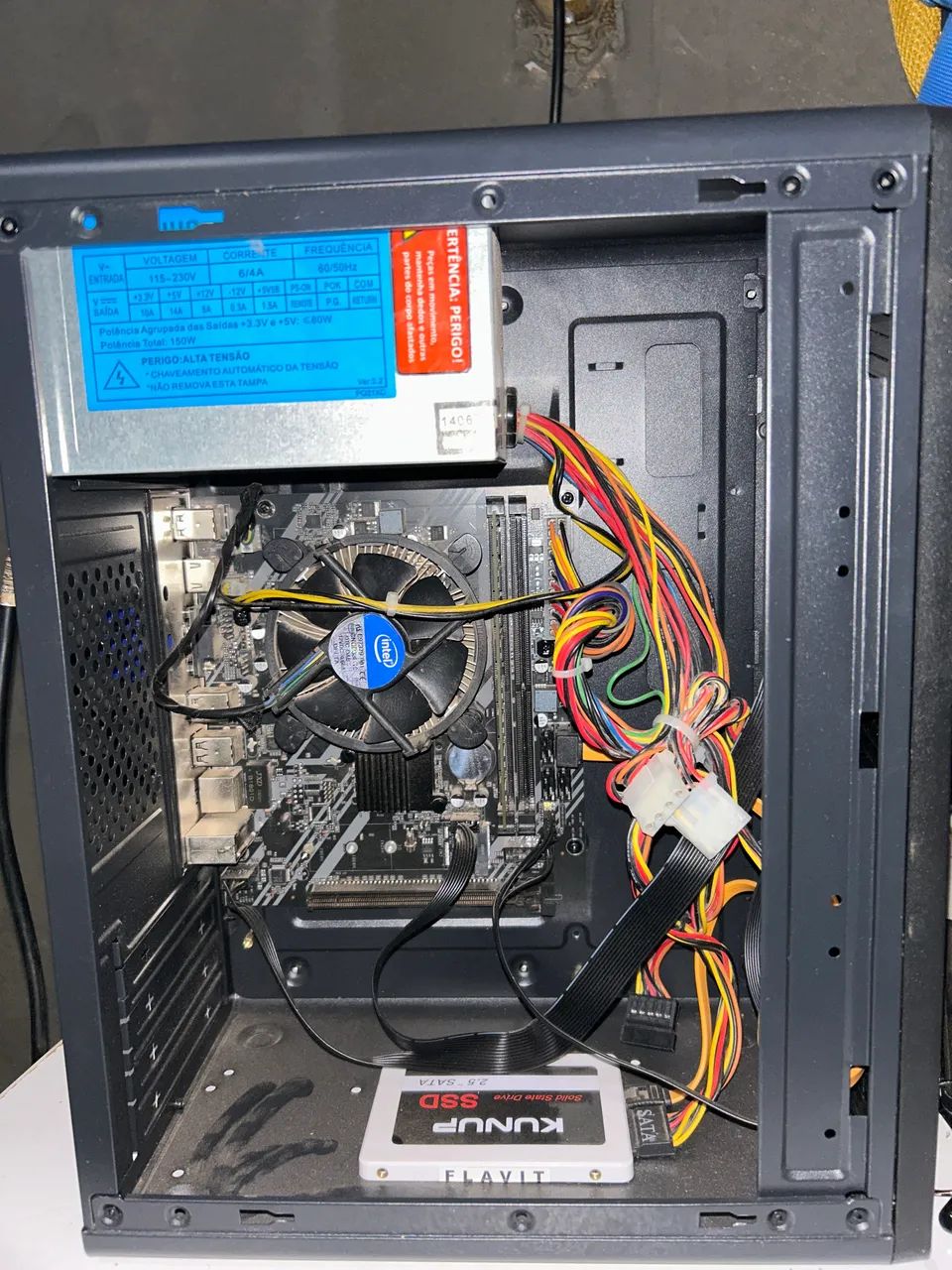 Computador com todos os cabos  - Foto 4