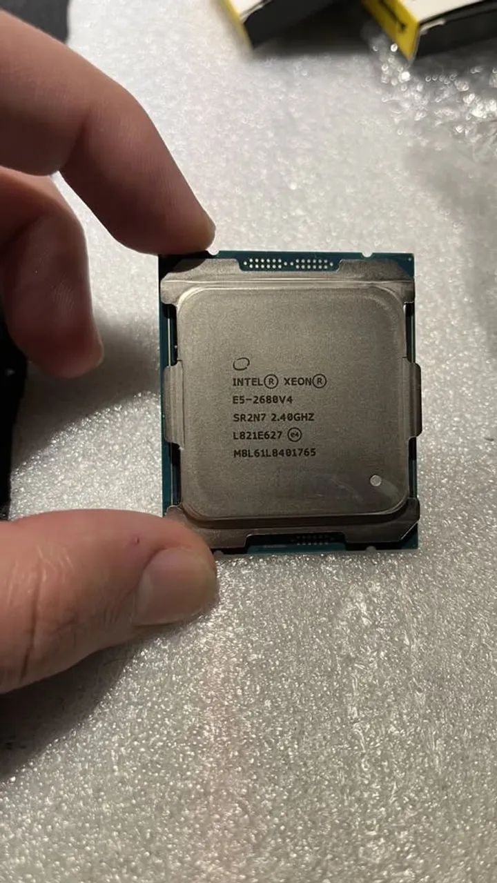 Xeon E5-2680 v4 (14 Núcleos / 28 Threads)