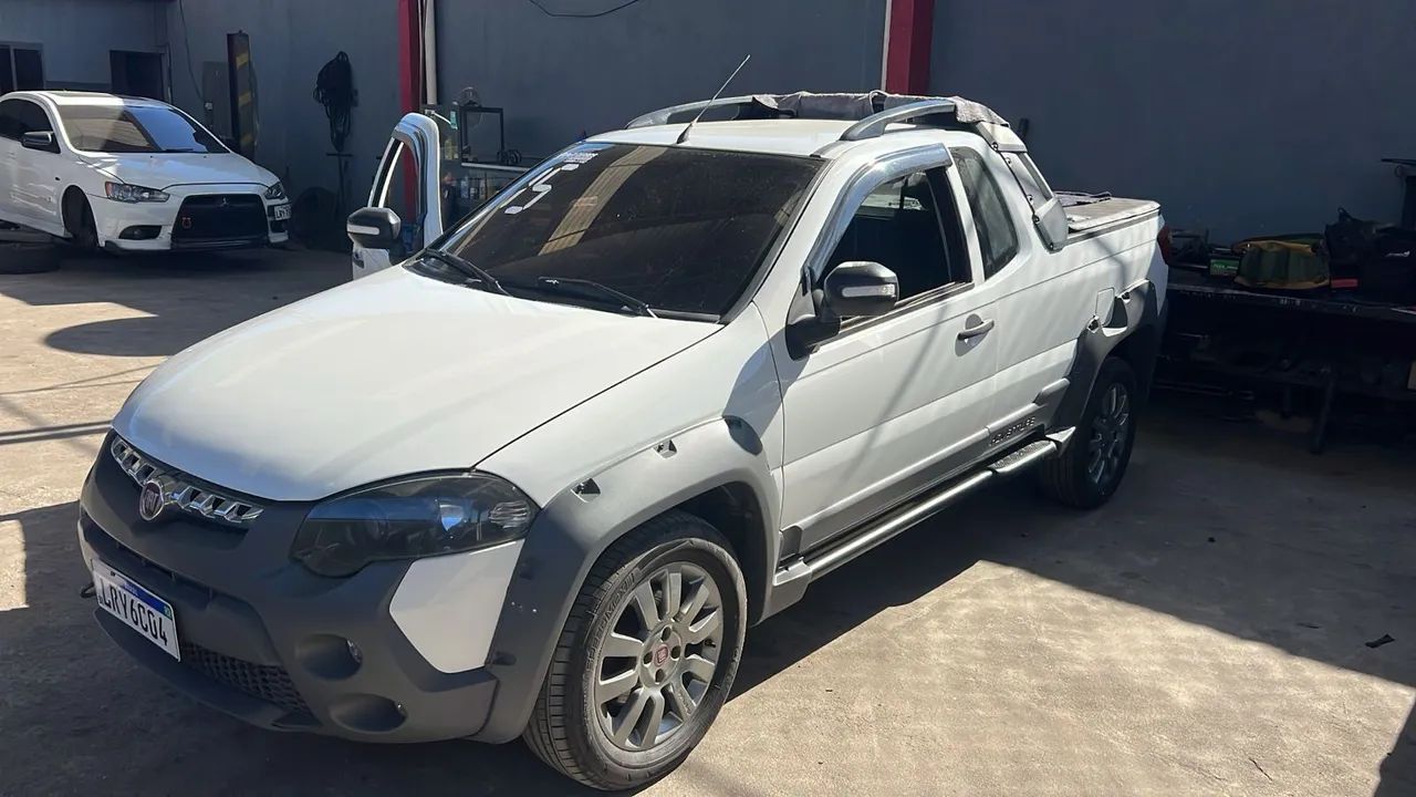 Fiat Strada Adv.1.8 16V Dualogic Flex CD 2015 - Foto 4