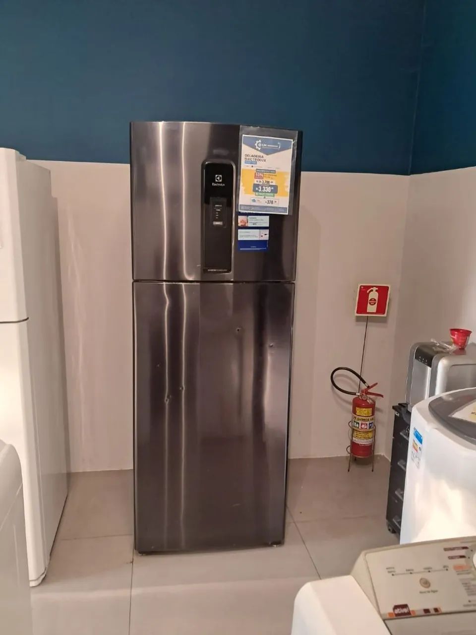 Geladeira Electrolux nova (com algumas avarias) 