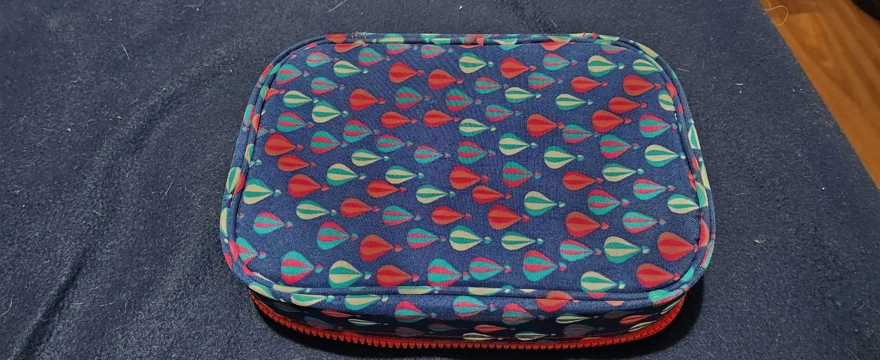 estojo kipling 100 pens estampado original em ótimo estado  - Foto 4