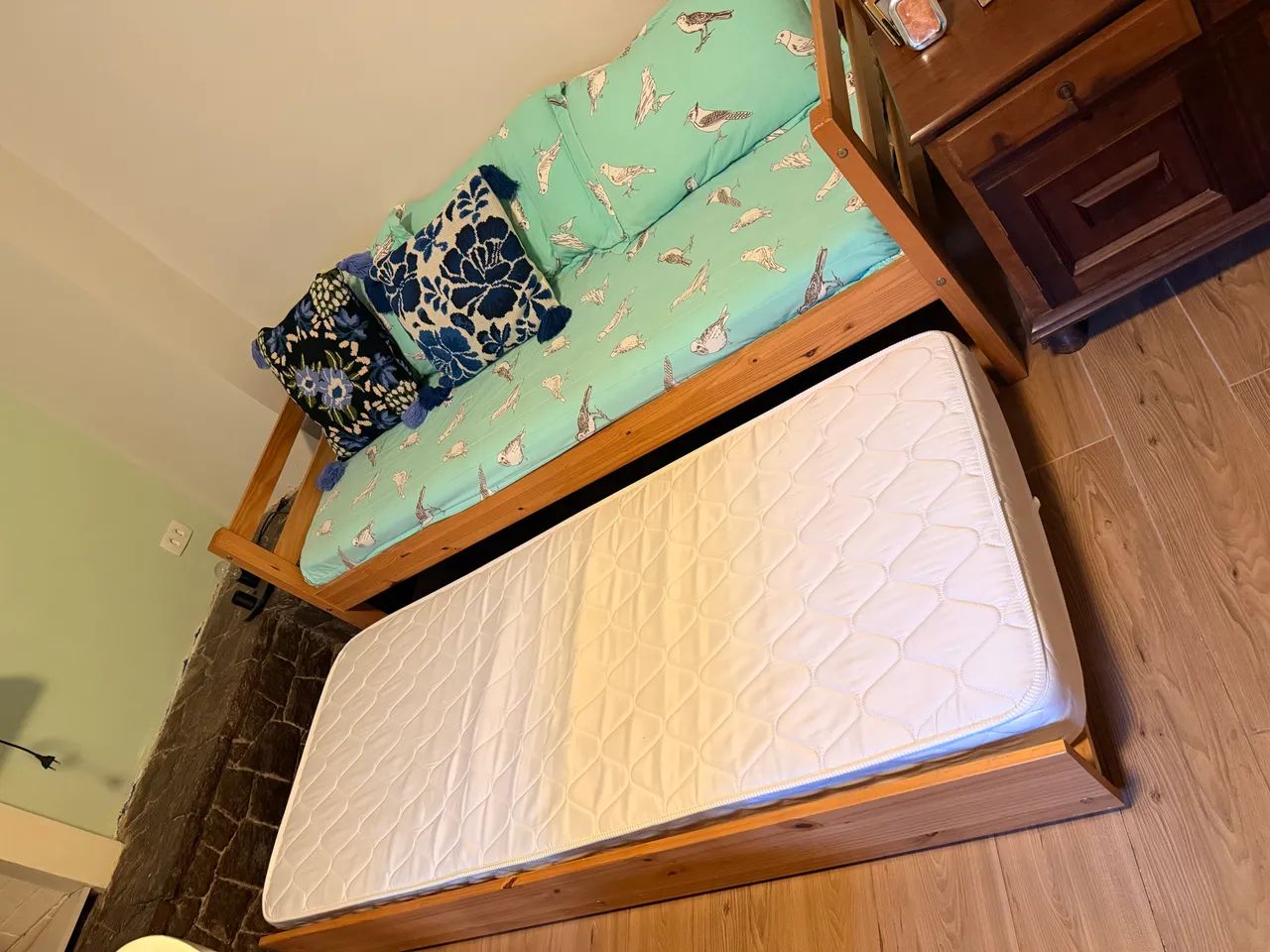 Sofá Cama Madeira Maciça Com Cama Auxiliar Solteiro  - Foto 3
