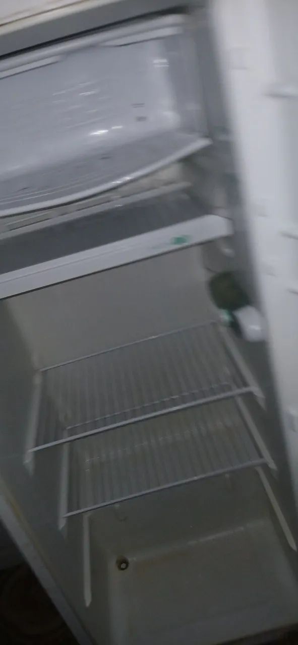 Fogão geladeira cama cômoda cômoda de roupa três puffs - Foto 3