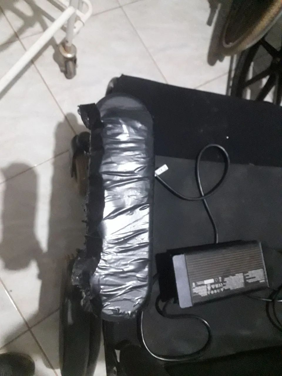 Cadeira de rodas  elétrica  - Foto 4