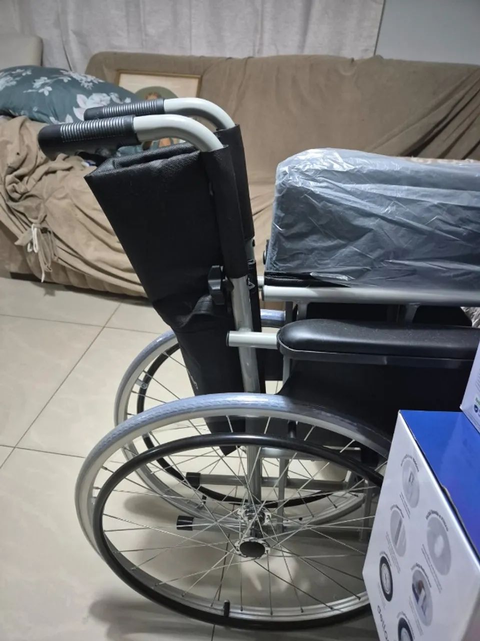Cadeira de Rodas Nova
