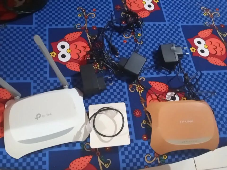Vendo 35  reais esses dois roteadores .