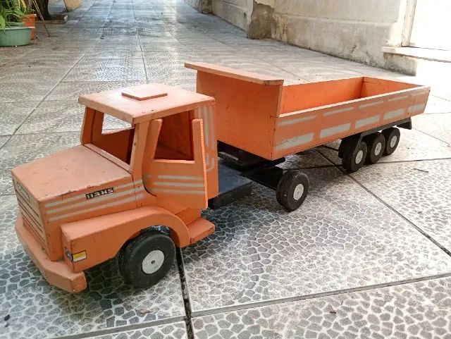 Caminhão de madeira  - Foto 2