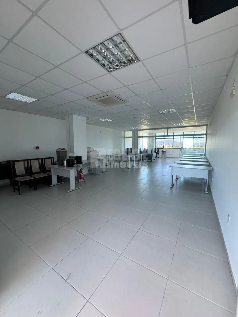 Excelente sala para locação no bairro Canasvieiras! - Foto 3